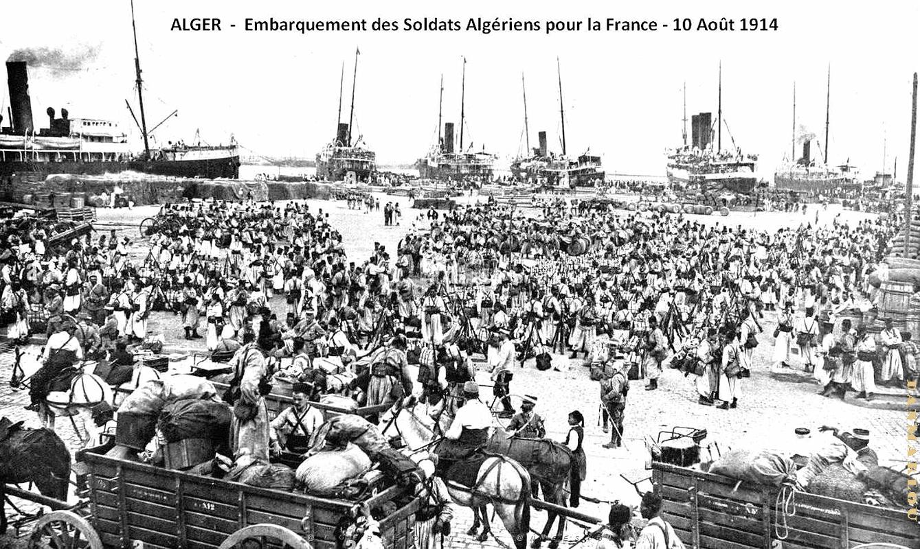 2452- Alger - Embarquement des Soldats Algeriens pour la France - 10 aout 1914.jpg